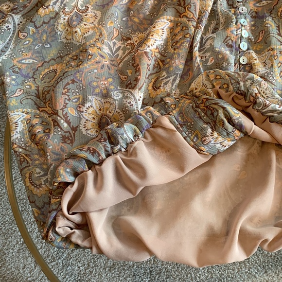 Dress Forum Los Angeles Long Sleeve Boho Top with front buttons - Picture 11 of 16